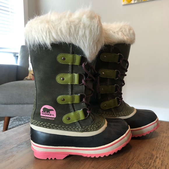 SOLD—-Kid’s Sorel Boots - Picture 1 of 8